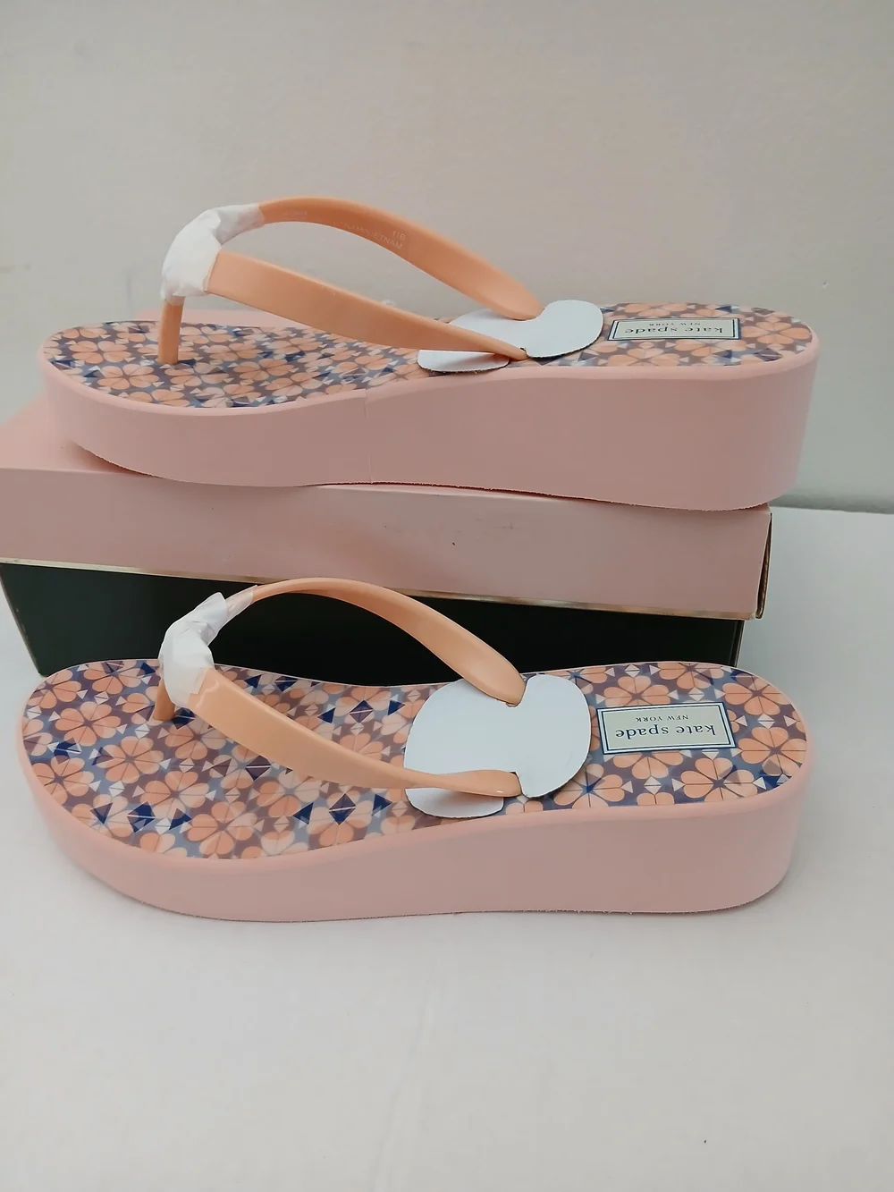 Kate Spade Floral Peach Flip Flop Sandals Size 11B New $30